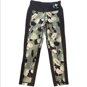 🌸NWT LULAROE Fearless Crop Leggings- womens size Small